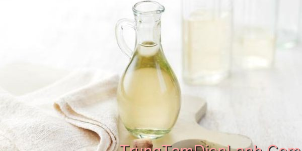 Làm sạch hộp nhựa bằng giấm ăn